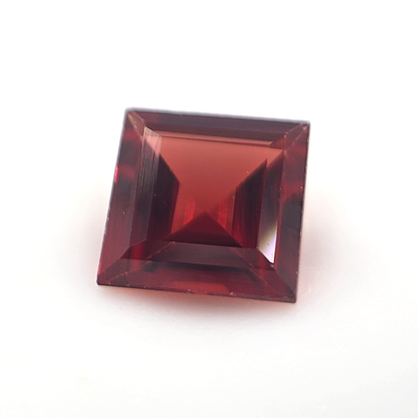Garnet Princess Cut 0.69 Ct – Deep Red Natural Garnet