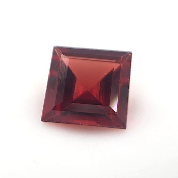 Garnet Princess Cut 0.69 Ct – Deep Red Natural Garnet