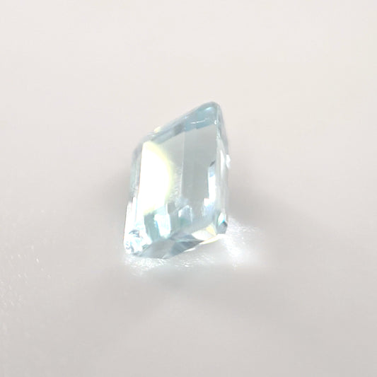 0.62 Ct Lt Icy Blue Aquamarine