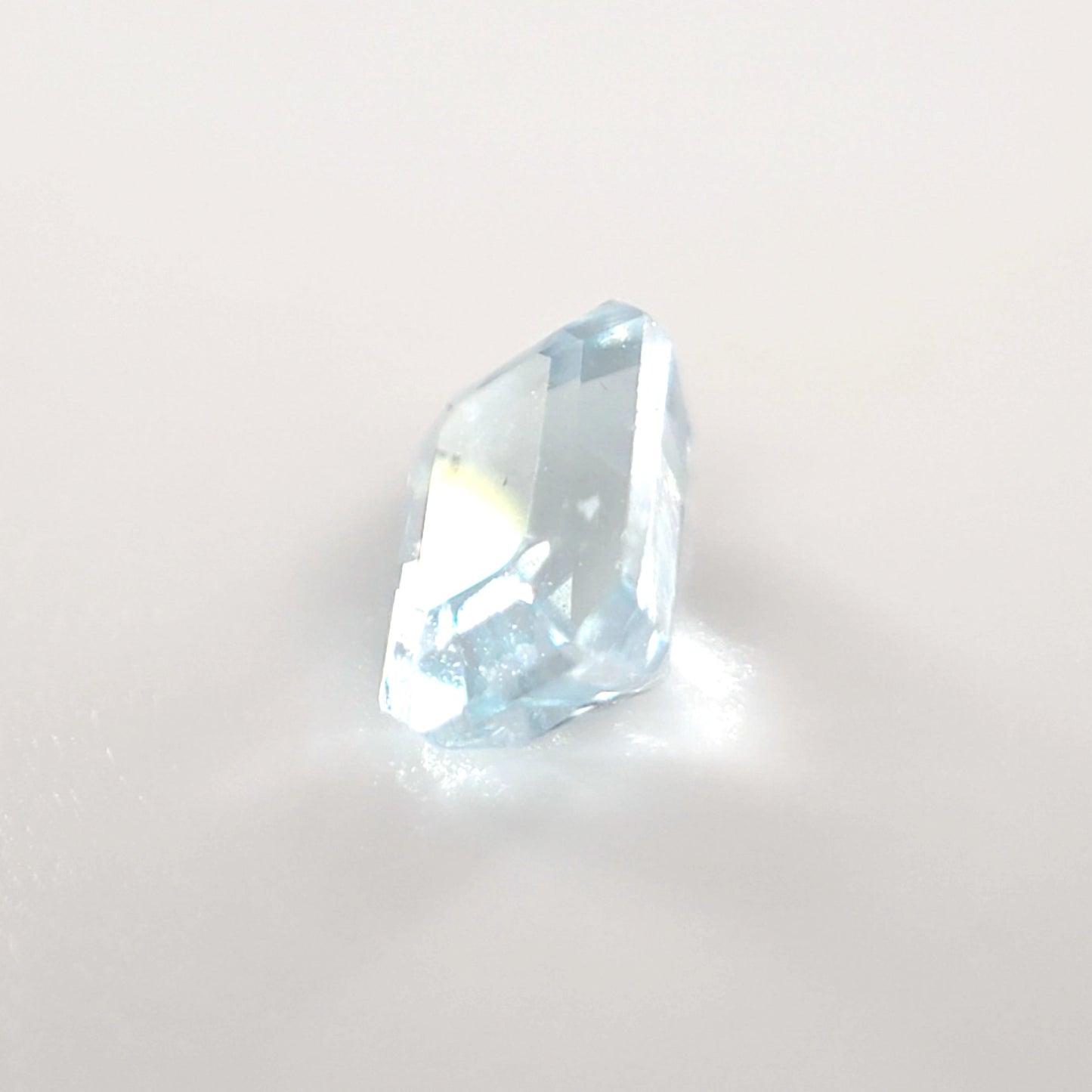 0.65 Ct Lt Icy Blue Aquamarine