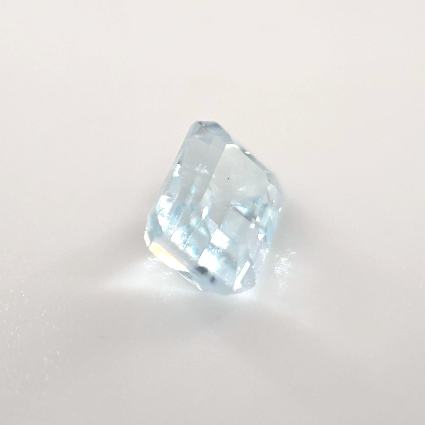 0.65 Ct Lt Icy Blue Aquamarine