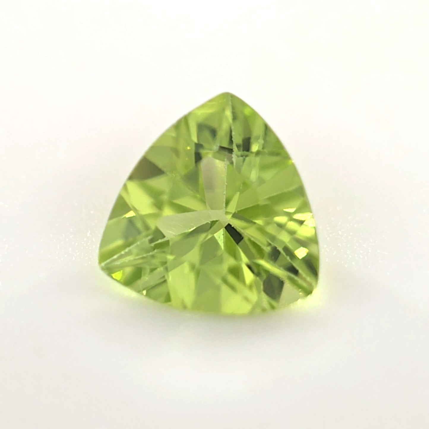 Peridot 0.70 Ct Trillion Cut – Bright Yellow-Green Loose Peridot