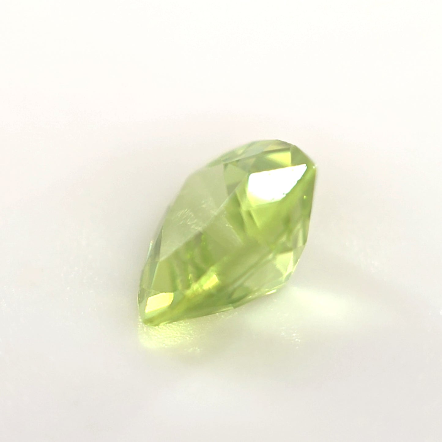Peridot 0.70 Ct Trillion Cut – Bright Yellow-Green Loose Peridot