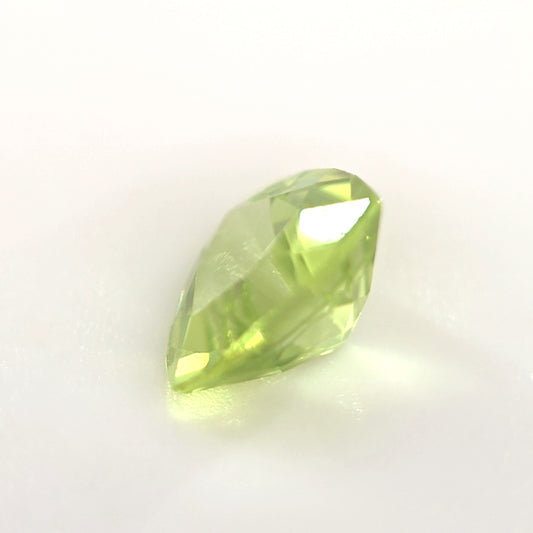 Peridot 0.70 Ct Trillion Cut – Bright Yellow-Green Loose Peridot