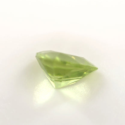 Peridot 0.70 Ct Trillion Cut – Bright Yellow-Green Loose Peridot