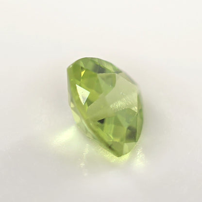 Peridot 0.80 Ct Trillion Cut – Bright Yellow-Green Loose Peridot