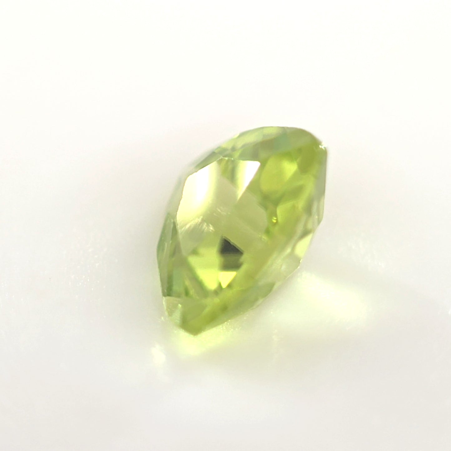 Peridot 0.80 Ct Trillion Cut – Bright Yellow-Green Loose Peridot