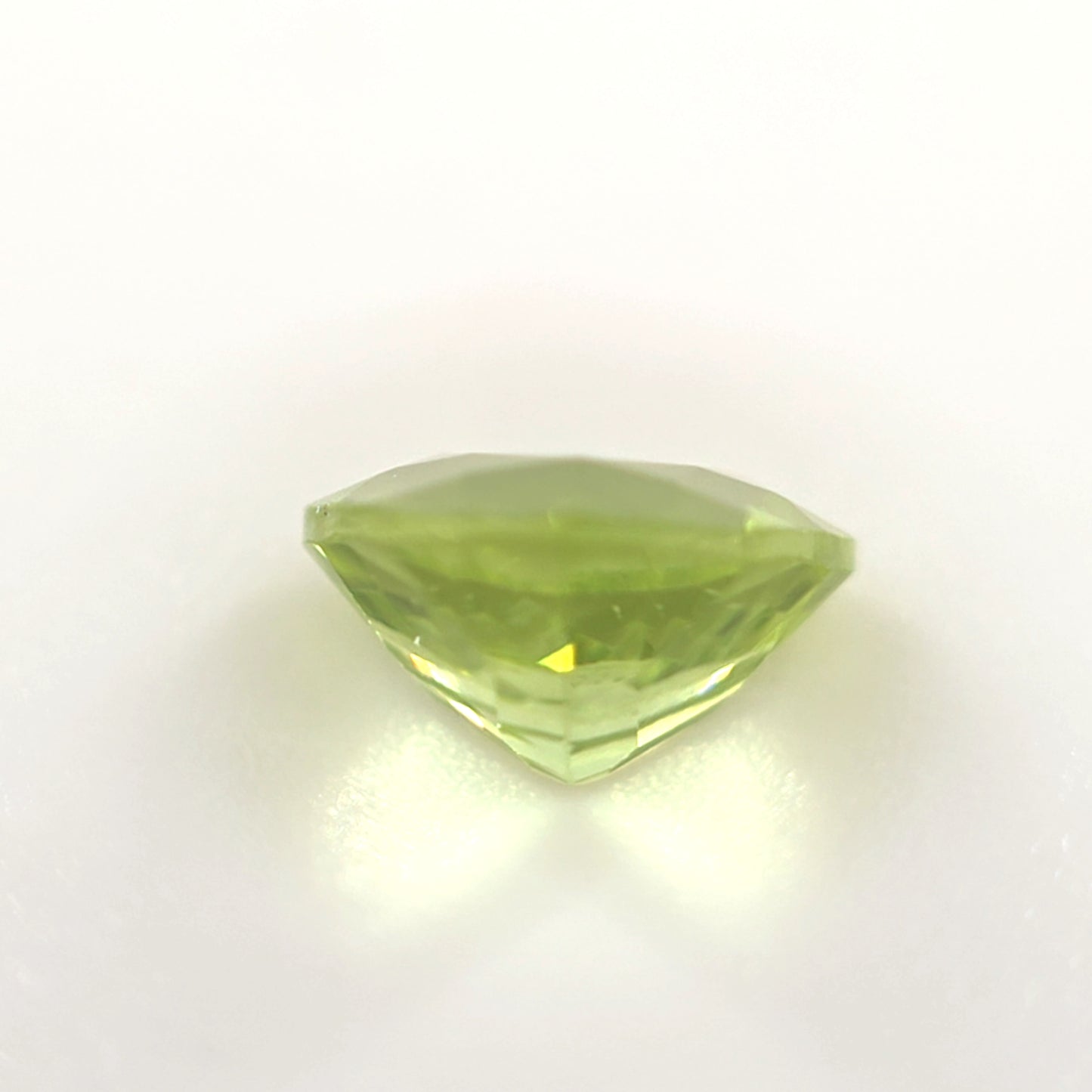 Peridot 0.80 Ct Trillion Cut – Bright Yellow-Green Loose Peridot