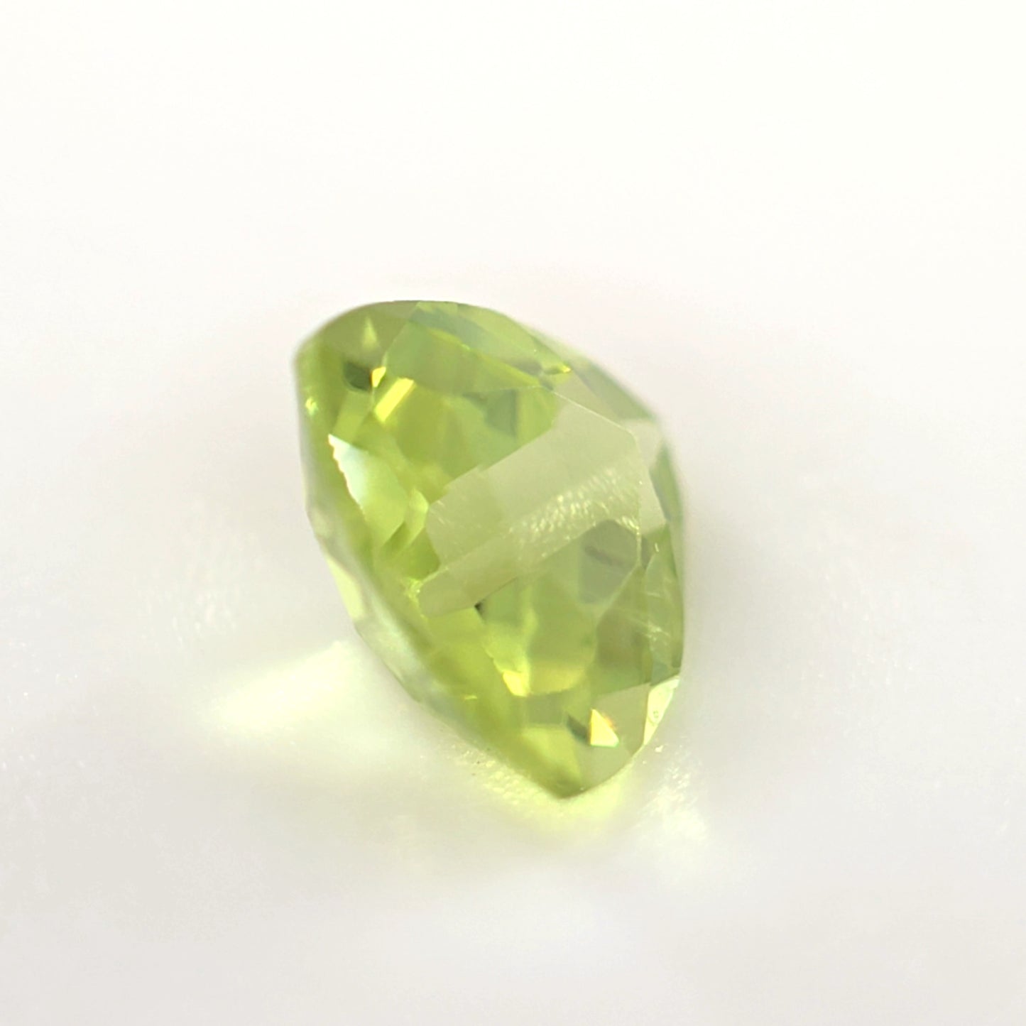 Peridot 0.80 Ct Trillion Cut – Bright Yellow-Green Loose Peridot