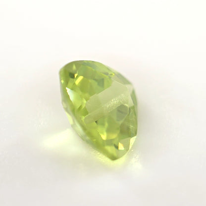 Peridot 0.80 Ct Trillion Cut – Bright Yellow-Green Loose Peridot