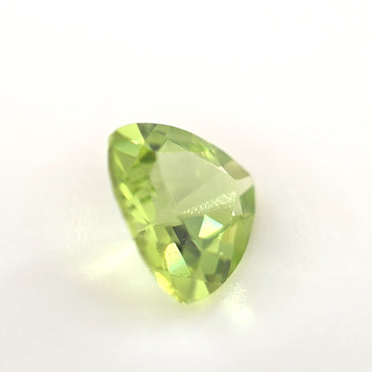 Peridot 0.71 Ct Trillion Cut – Bright Yellow-Green Loose Peridot