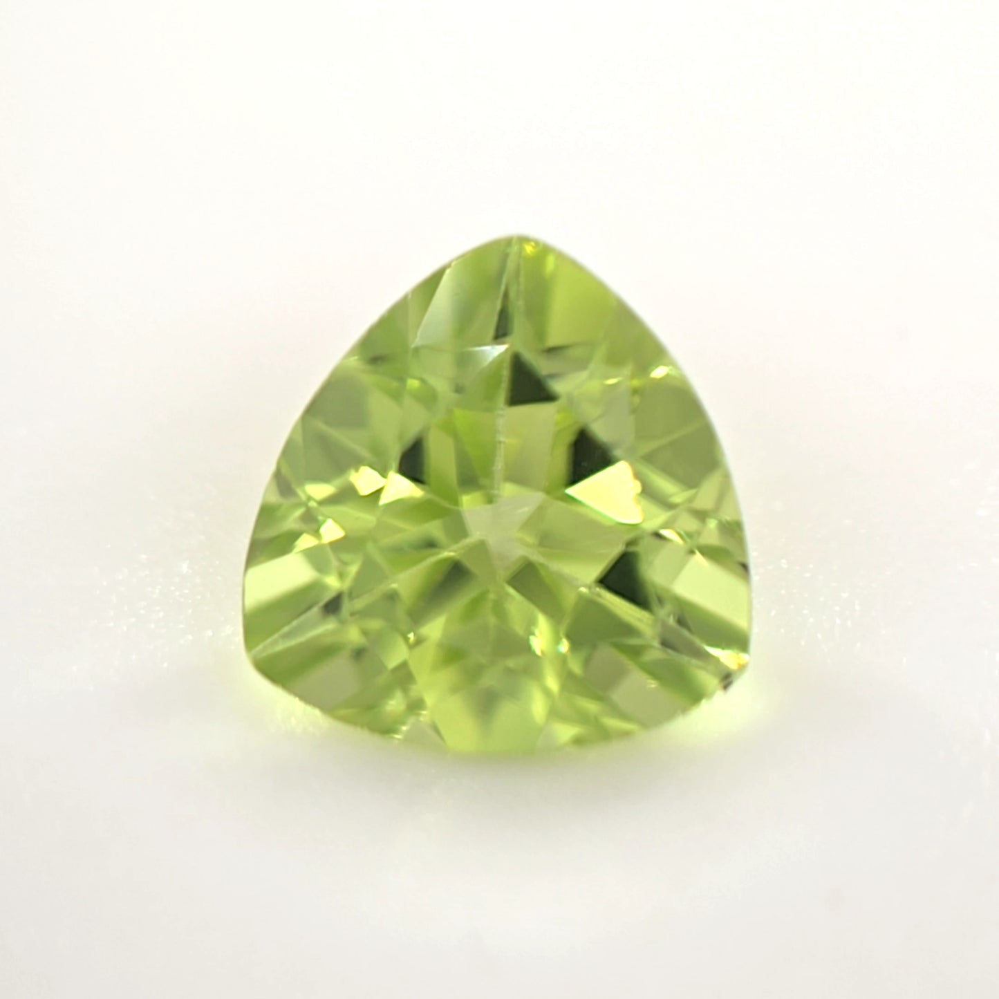 Peridot 0.67 Ct Trillion Cut – Bright Yellow-Green Loose Peridot