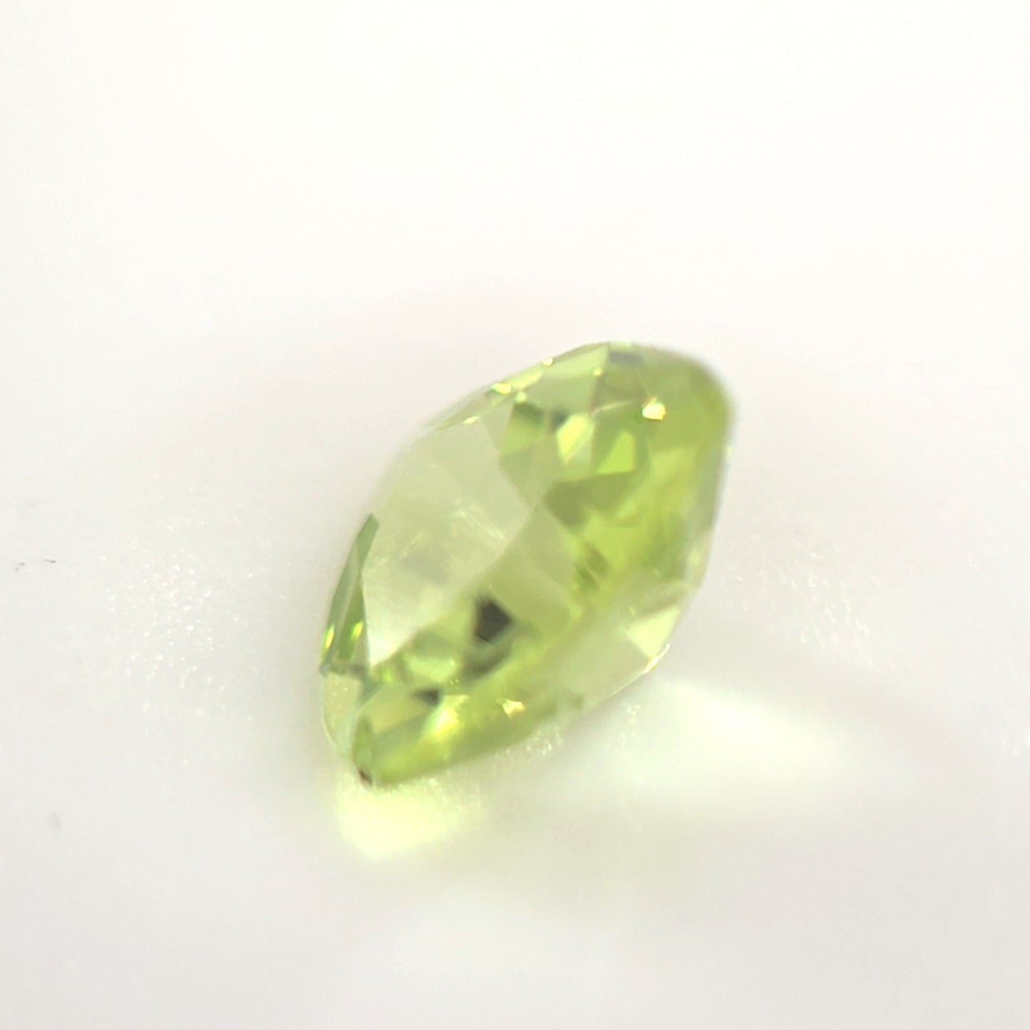 Peridot 0.67 Ct Trillion Cut – Bright Yellow-Green Loose Peridot