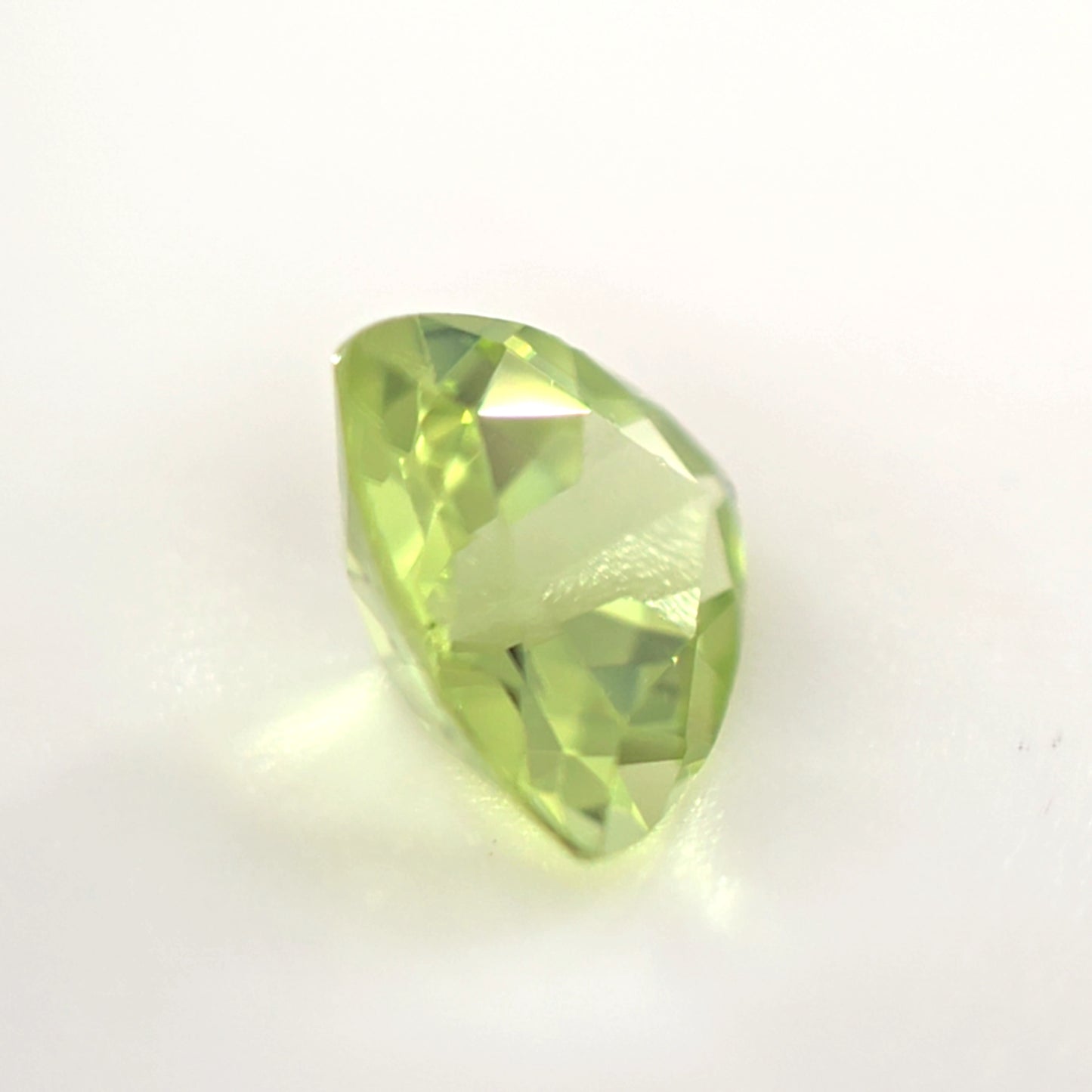 Peridot 0.67 Ct Trillion Cut – Bright Yellow-Green Loose Peridot