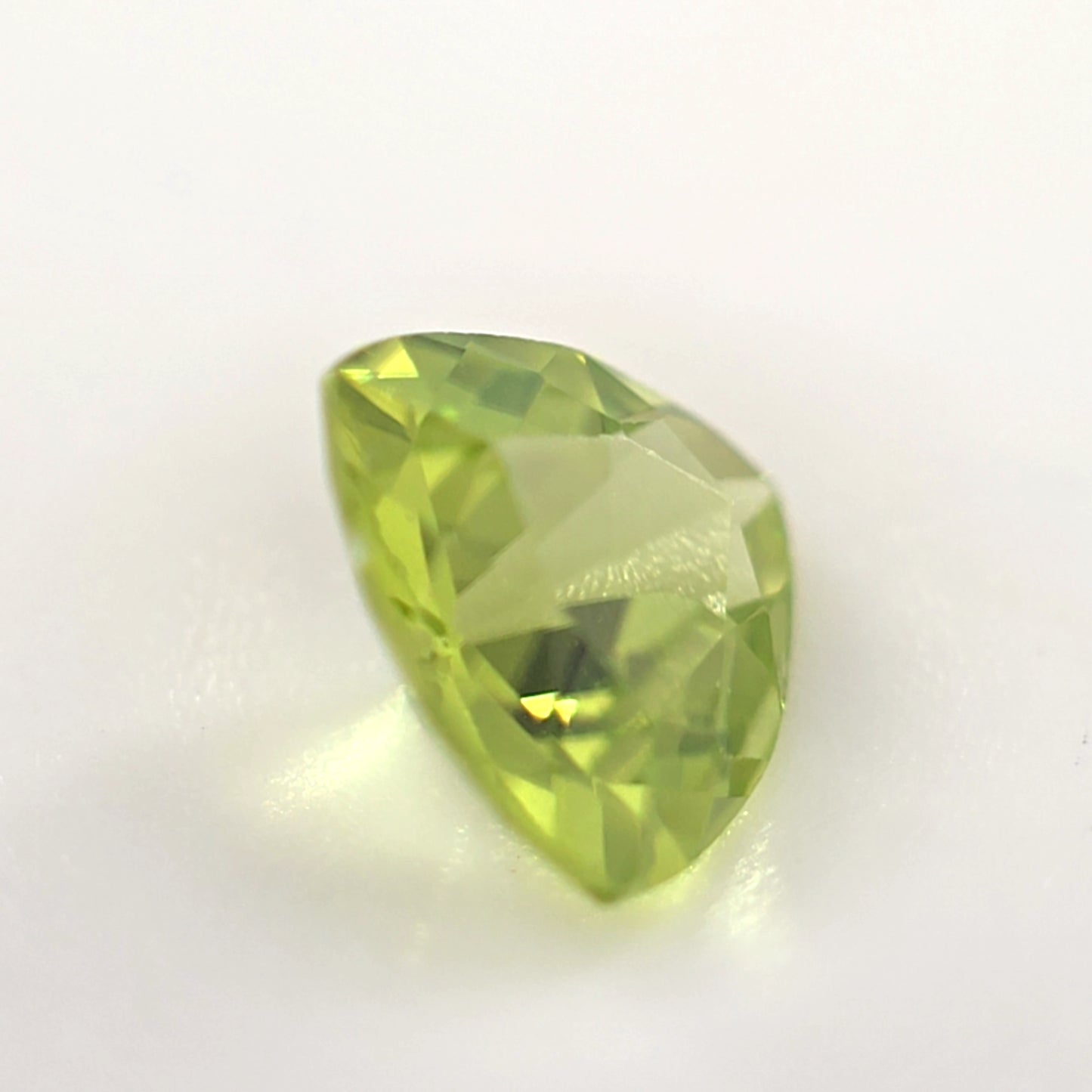 Peridot 0.74 Ct Trillion Cut – Bright Yellow-Green Loose Peridot