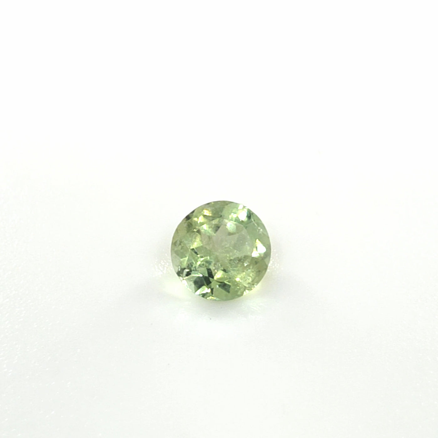 Green Sapphire Round Cut 0.29 Ct – Light Yellowish Green Sapphire
